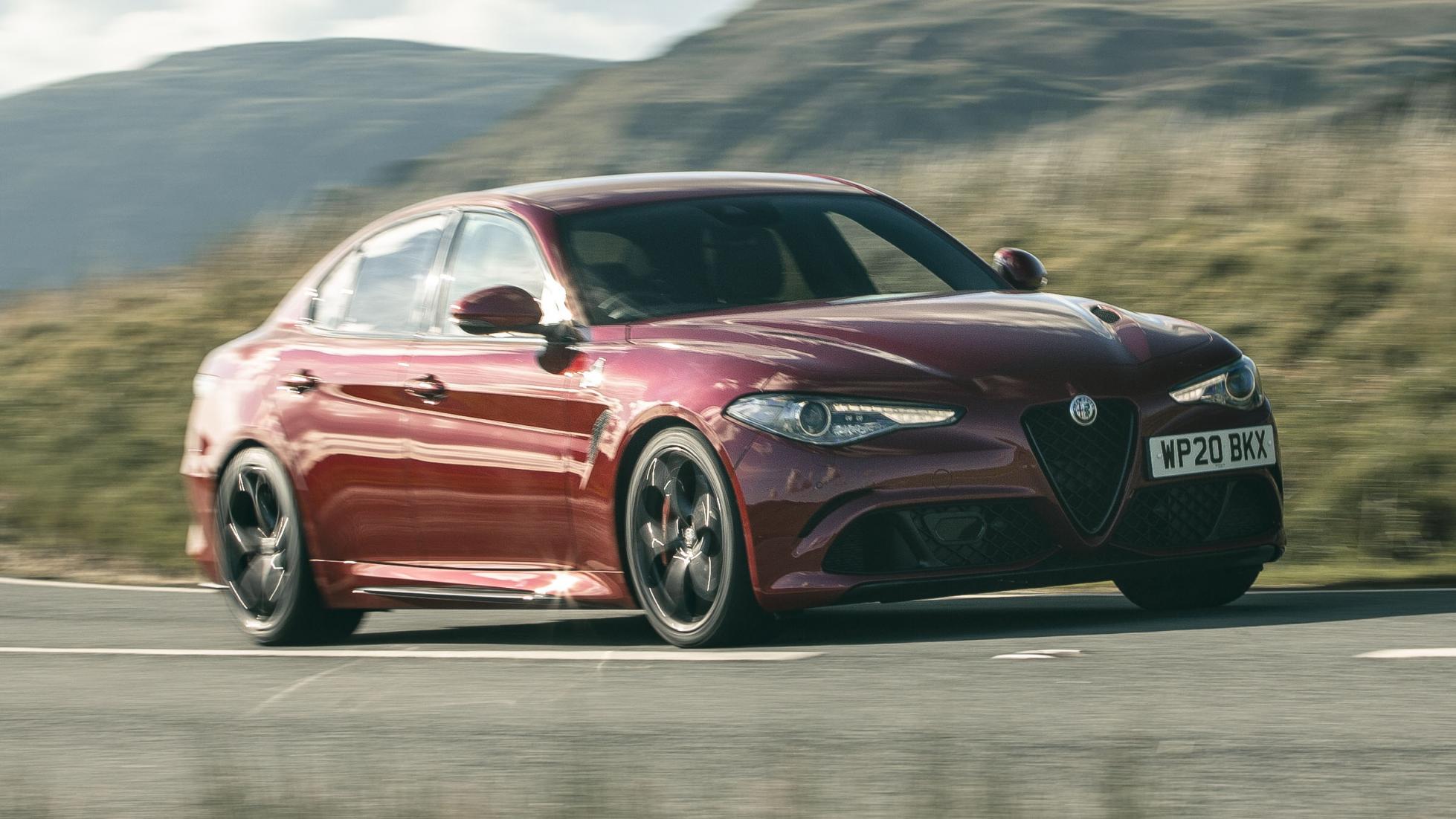 trai-nghiem-alfa-romeo-giulia-quadrifoglio.jpg