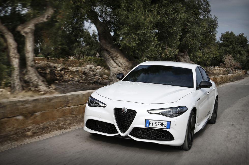 cam-giac-lai-alfa-romeo-giulia.jpg