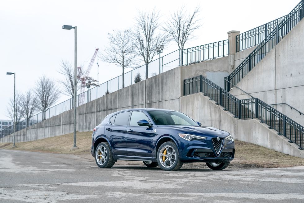 dau-xe-alfa-romeo-stelvio-quadrifoglio.jpg