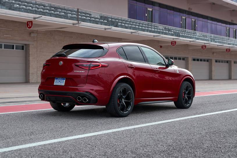 cum-den-sau-alfa-romeo-stelvio-tinbanxe.jpg