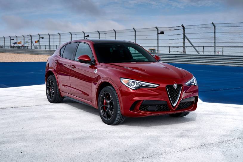 cum-den-truoc-alfa-romeo-stelvio-tinbanxe.jpg