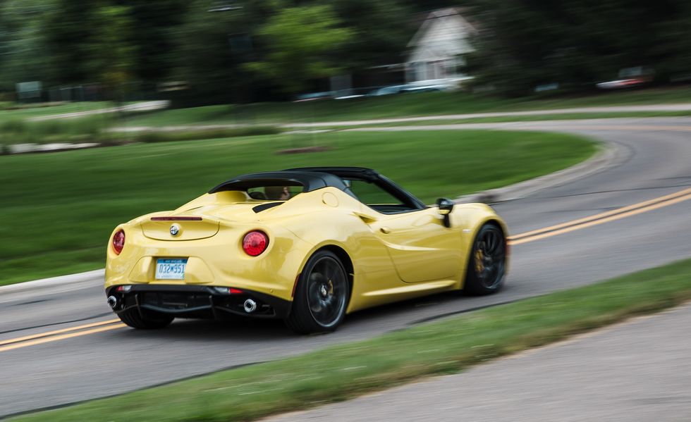 cam-giac-lai-alfa-romeo-4c.jpg