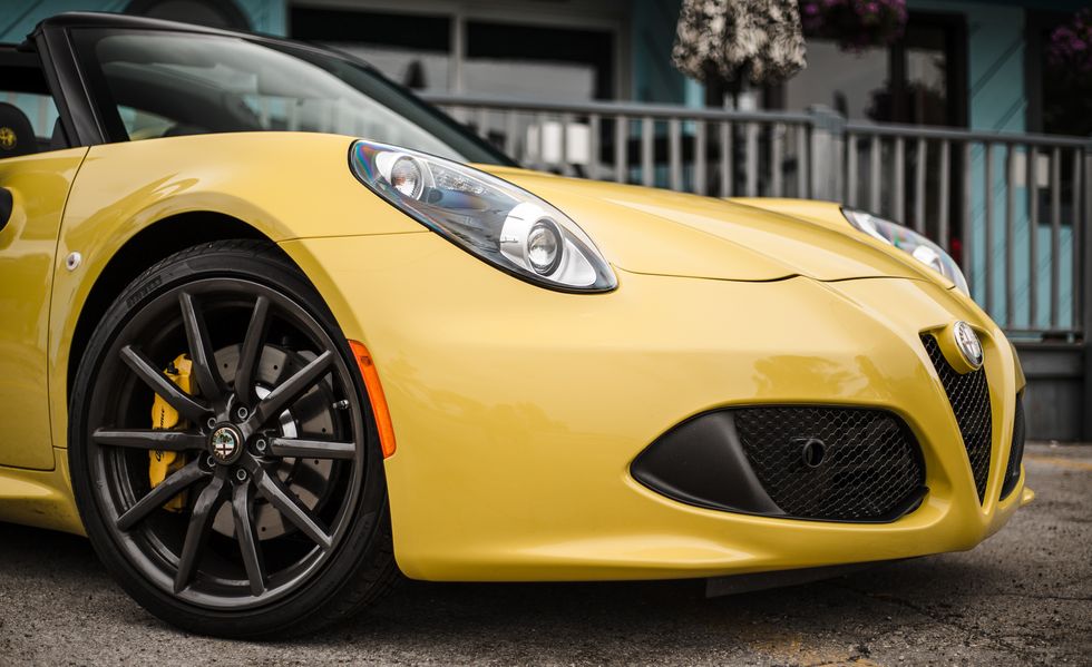 den-truoc-alfa-romeo-4c.jpg