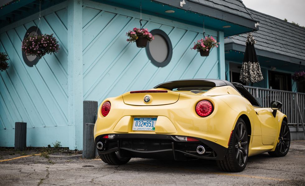 duoi-xe-alfa-romeo-4c.jpg