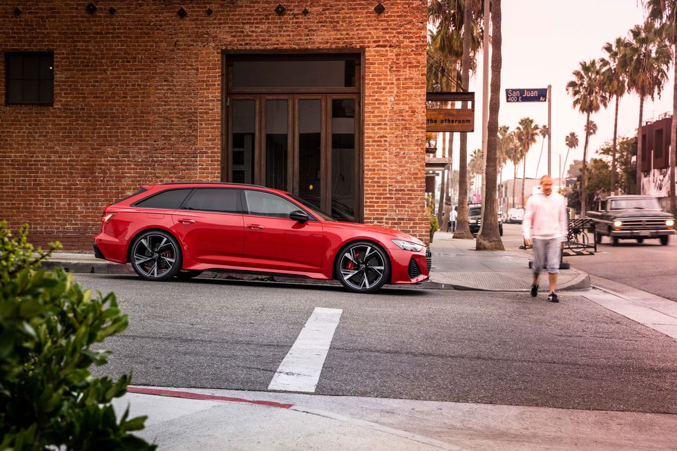 audi-rs6-tren%20duong.jpg