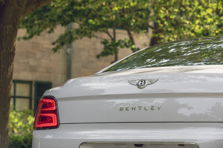 logo-bentley-flying-spur-phia-sau.jpg