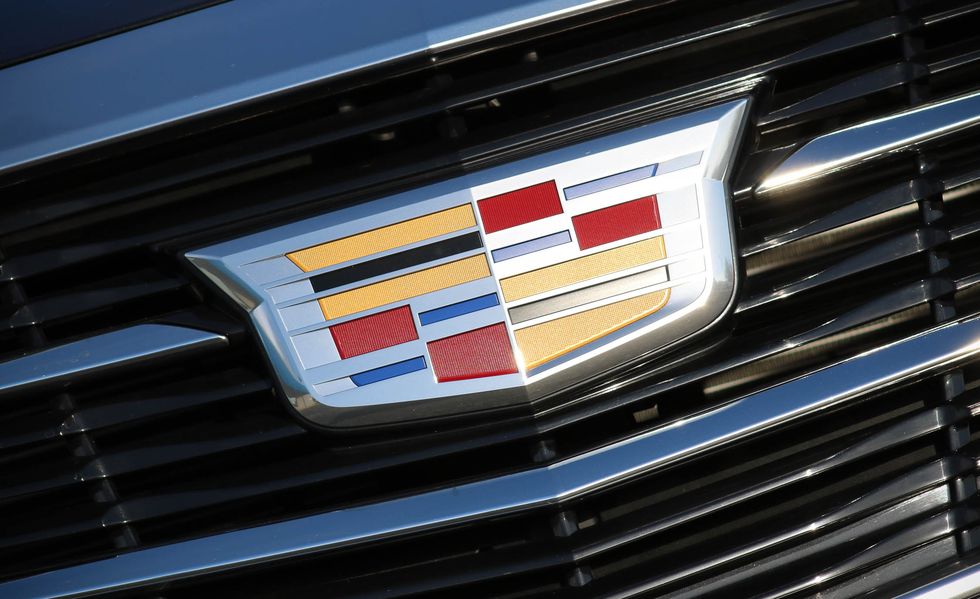 logo-dau-xe-cadillac-ats.jpg