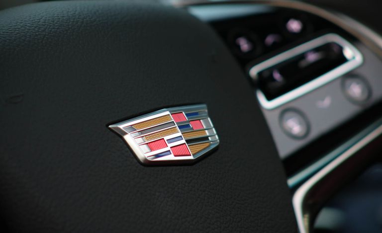 logo-tren-vo-lang-cadillac-ats.jpg