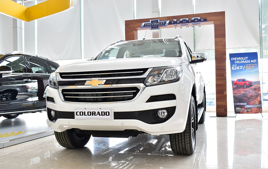 dau-xe-chevrolet-colorado-white.jpg