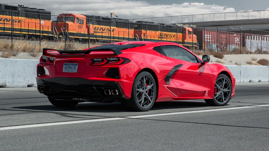 cum-duoi-xe-chevrolet-corvette-stingray-c8.jpg