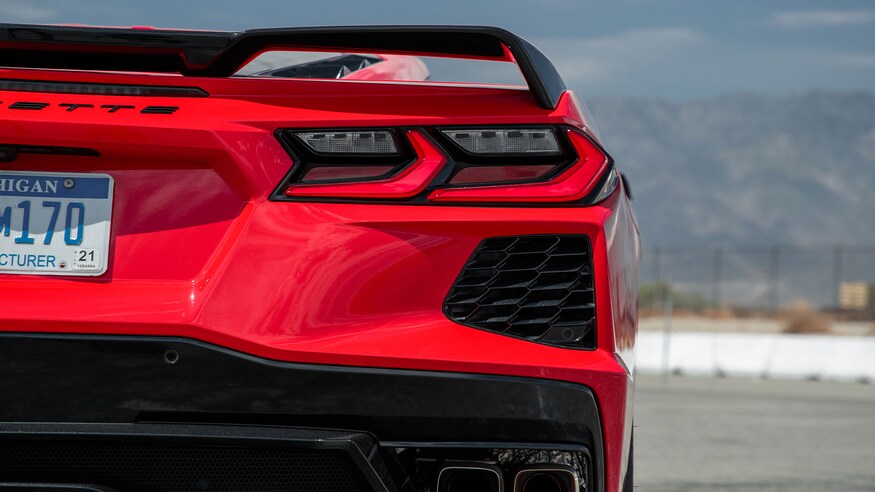 den-sau-chevrolet-corvette-stingray-c8.jpg