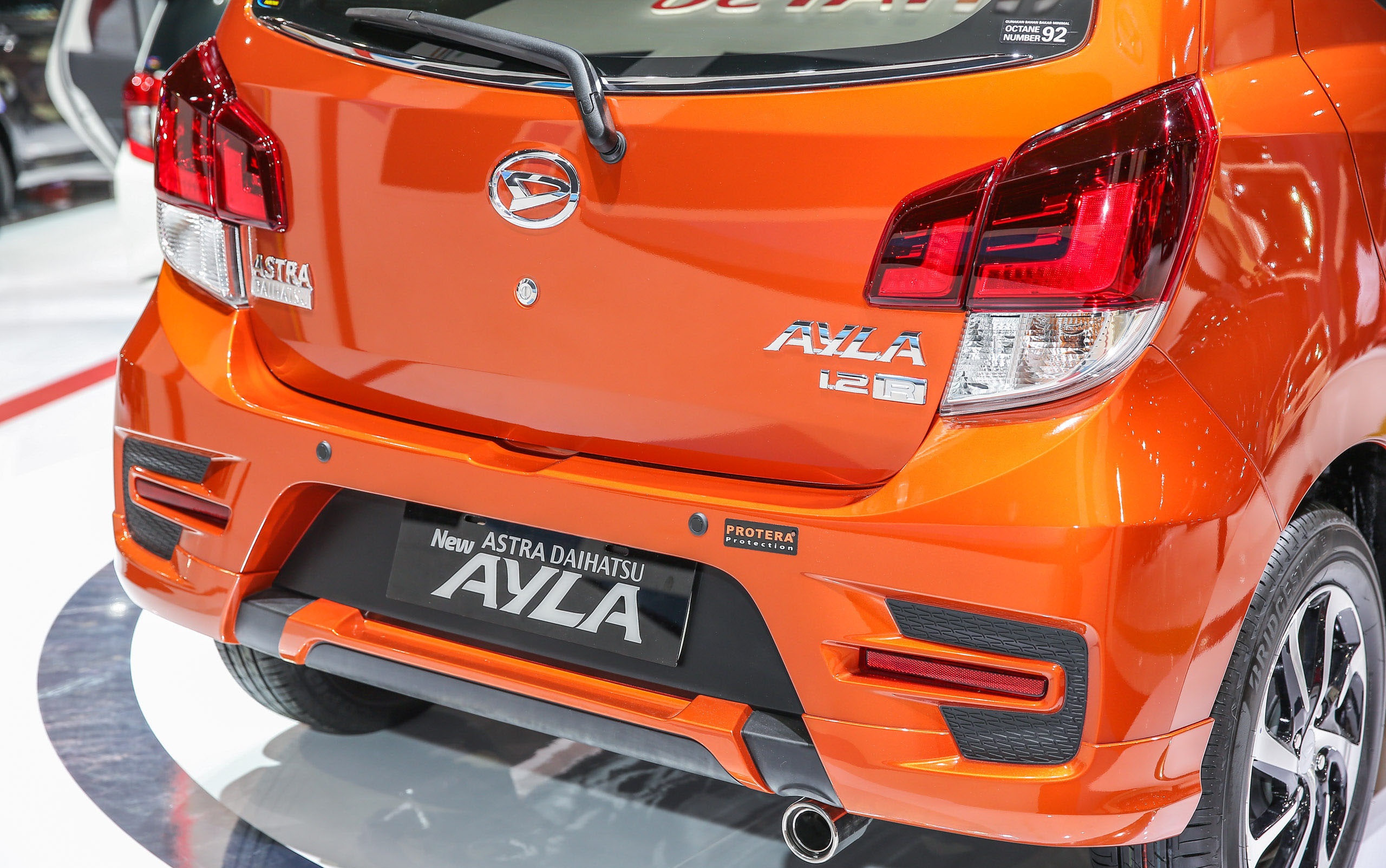 cum-duoi-xe-daihatsu-ayla.jpg