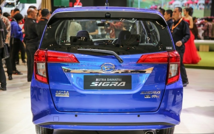 duoi-xe-daihatsu-sigra.jpg