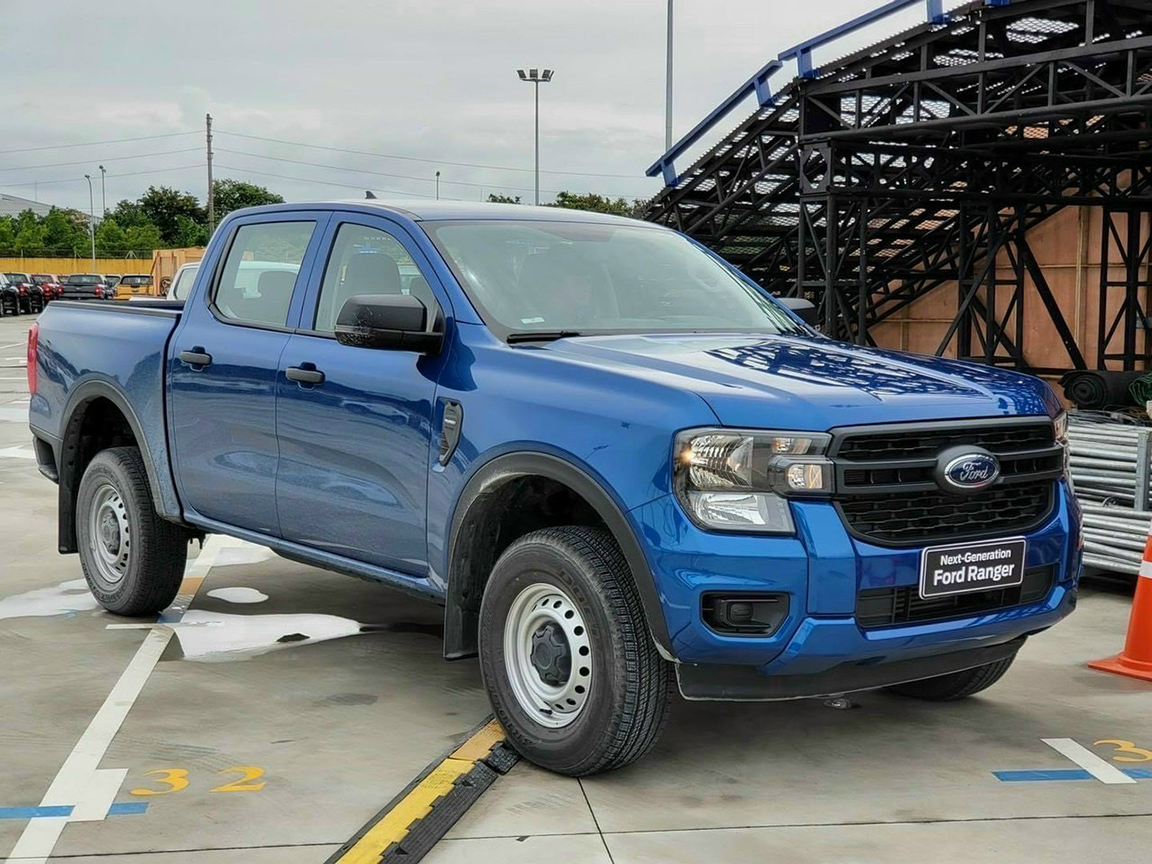 ford-ranger-xl-4x4-mt-2023-ma-u-xanh-.jpg