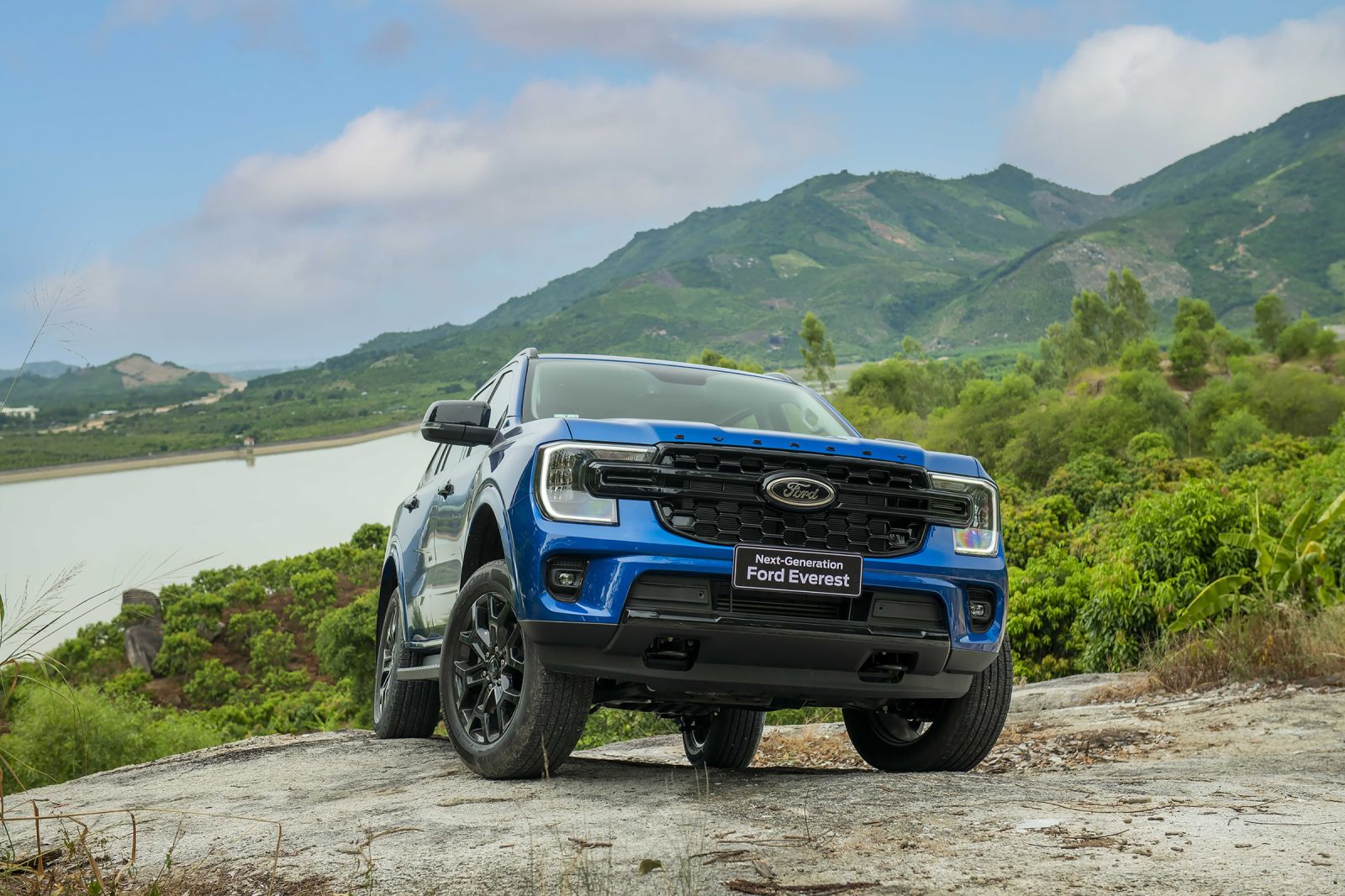 ford-everest-ngoai-that-tinbanxe-1.jpg