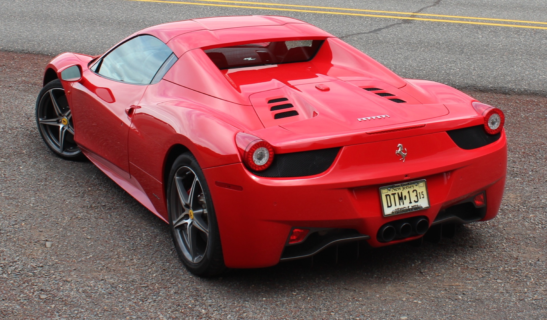 cum-duoi-xe-ferrari-458.jpg