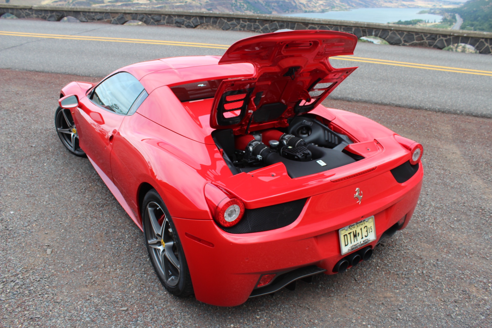 dong-co-ferrari-458.jpg