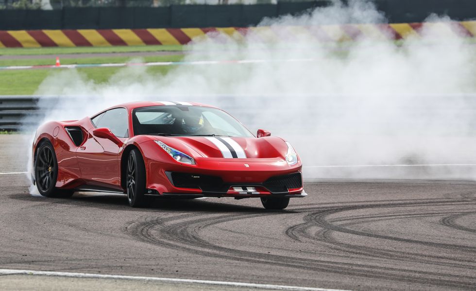 toc-do-ferrari-488-pista-vuot-troi.jpg