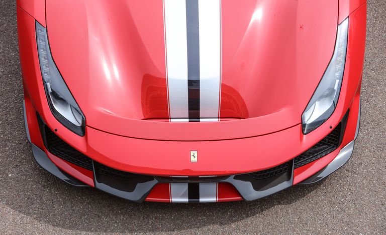 cum-dau-xe-ferrari-488-pista.jpg