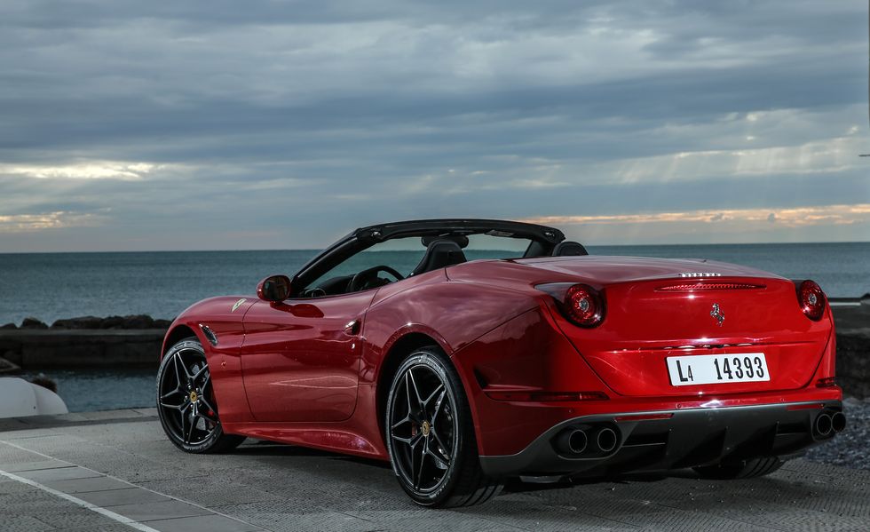 cum-den-sau-ferrari-california-t-tinbanxe.jpg