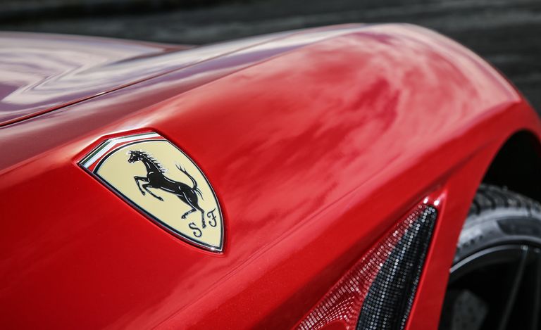 logo-bieu-tuong-ferrari-california-t-tinbanxe.jpg