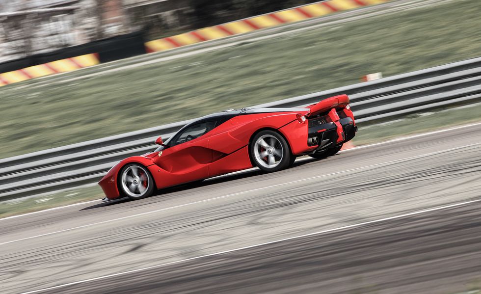 cam-giac-lai-ferrari-laFerrari.jpg