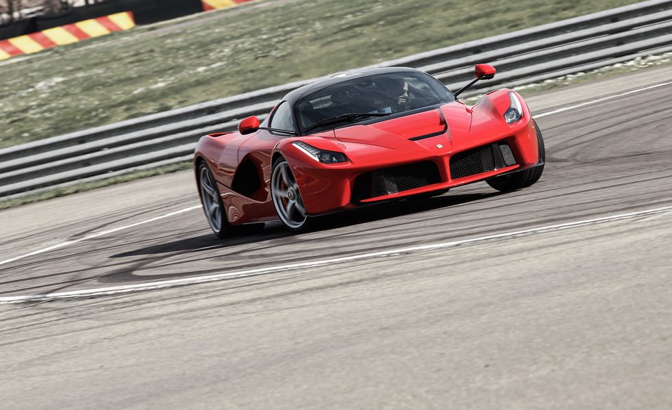 trai-nghiem-ferrari-laFerrari.jpg