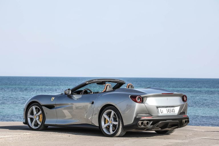 cum-duoi-xe-ferrari-portofino.jpg