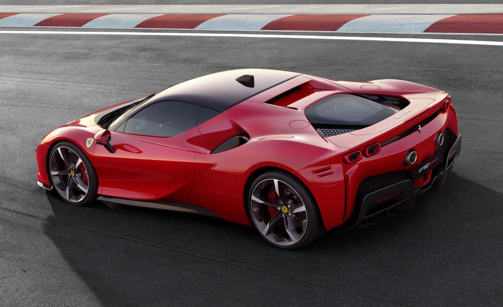 trai-nghiem-ferrari-sf90-stradale.jpg