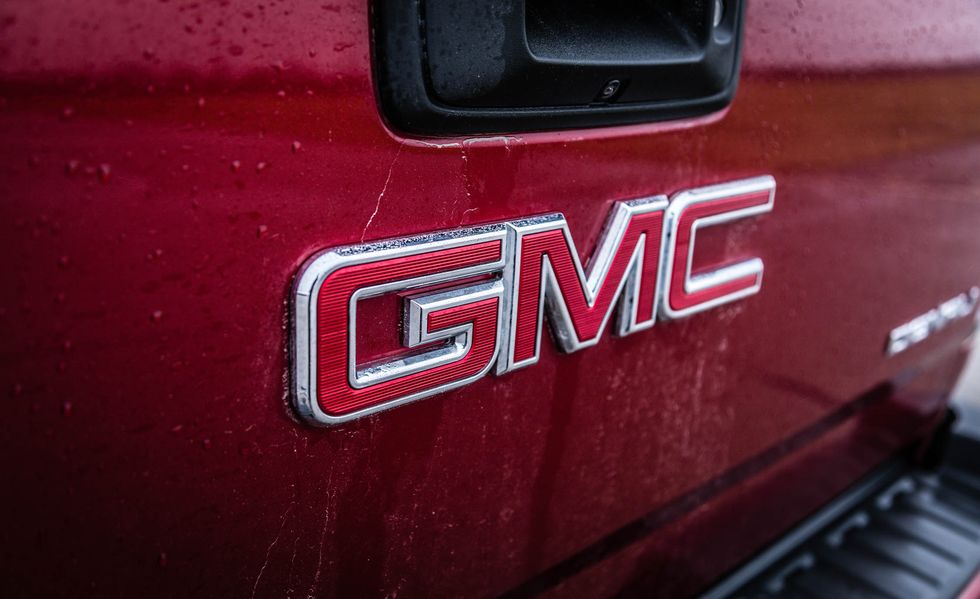 logo-gmc-canyon-phia-sau.jpg