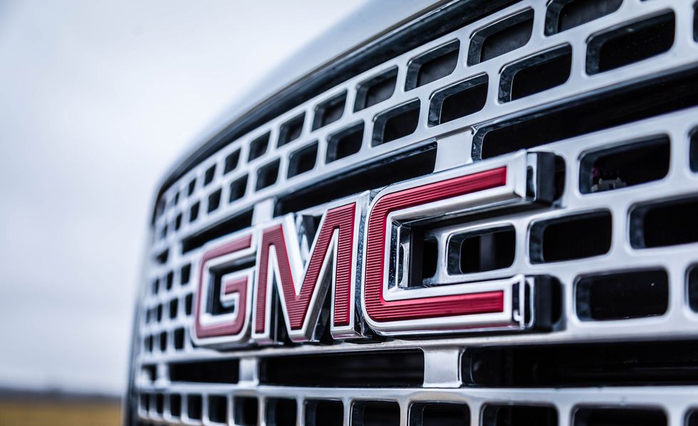 logo-gmc-canyon-phia-truoc.jpg