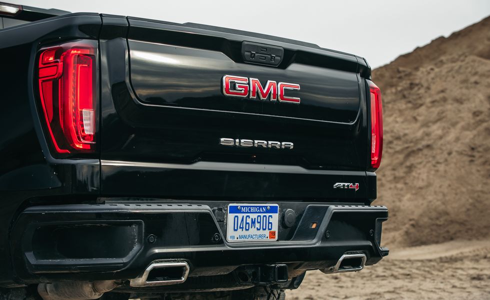 logo-phia-sau-xe-gmc-sierra-at4.jpg