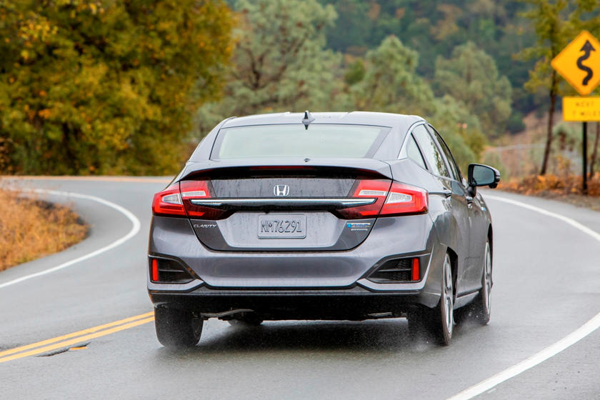 2020-honda-clarity-plug-in-hybrid-rear-view-driving-carbuzz-582554.jpg