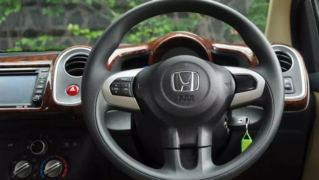 Bọc vô lăng da PU dành cho xe Honda Mobilio cao cấp SPAR  OTOALO