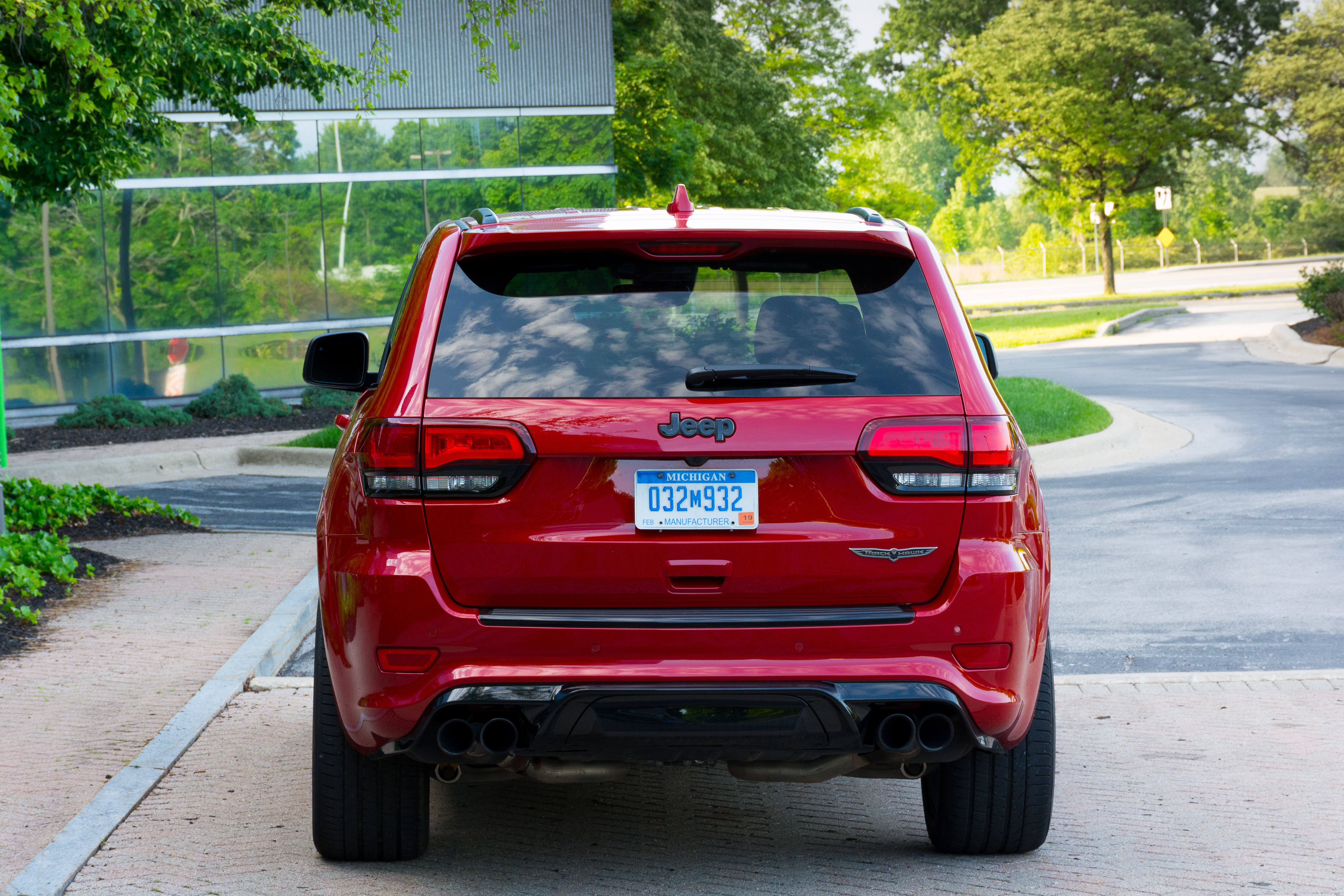 duoi-xe-jeep-grand-cherokee-trackhawk.jpg