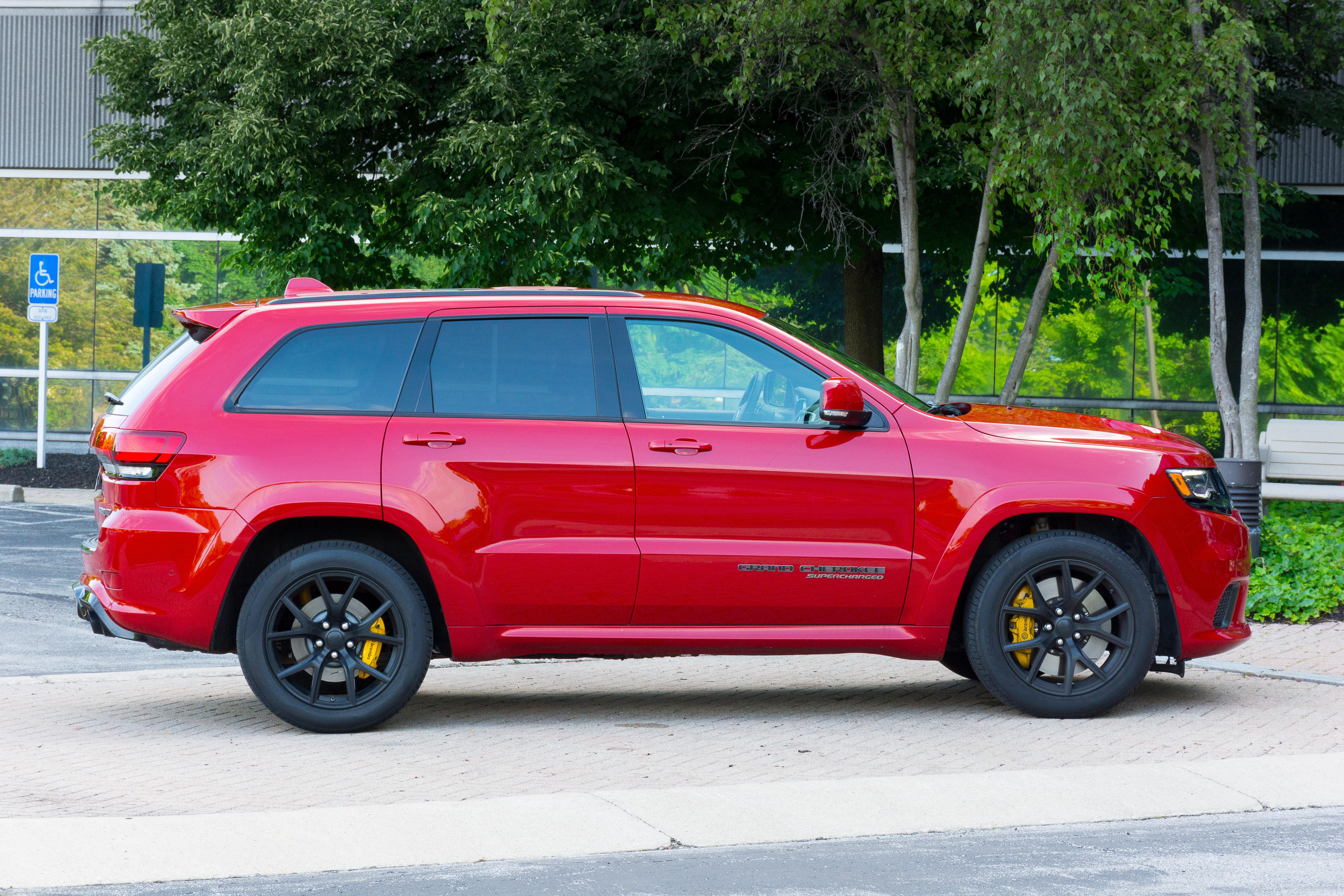 than-xe-jeep-grand-cherokee-trackhawk.jpg