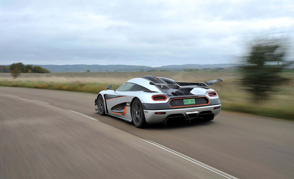 cam-giac-lai-koenigsegg-one1.jpg