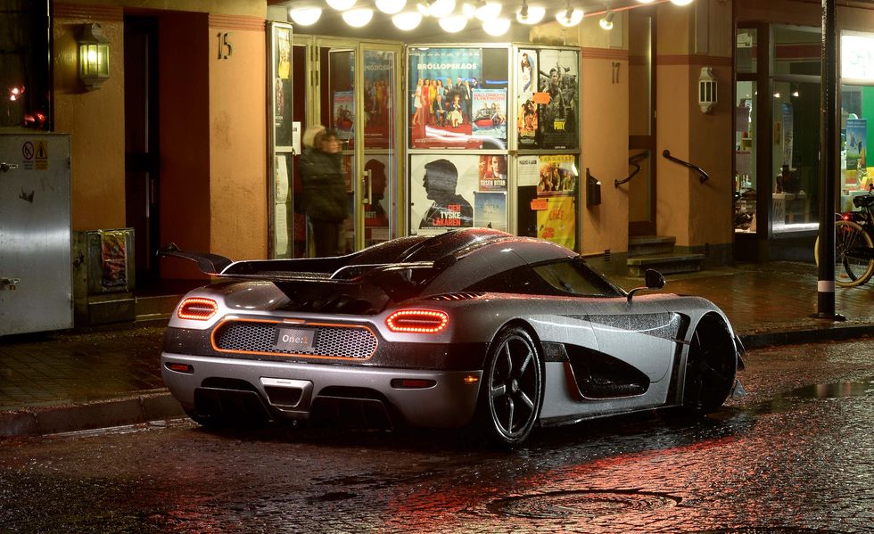 cum-den-sau-koenigsegg-one1.jpg