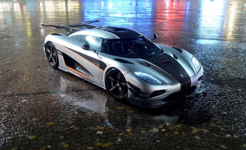 cum-den-truoc-koenigsegg-one1.jpg