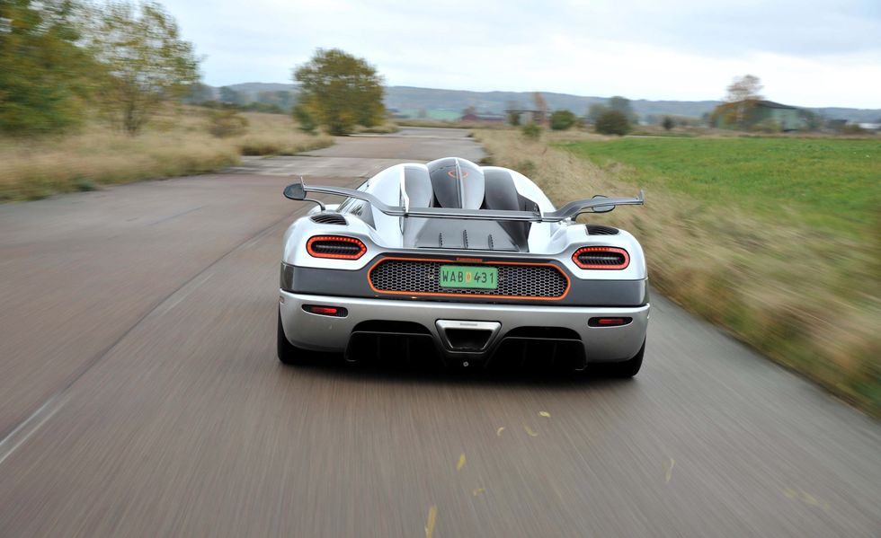 duoi-xe-koenigsegg-one1.jpg