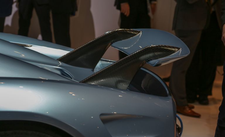 canh-luot-gio-koenigsegg-regera.jpg