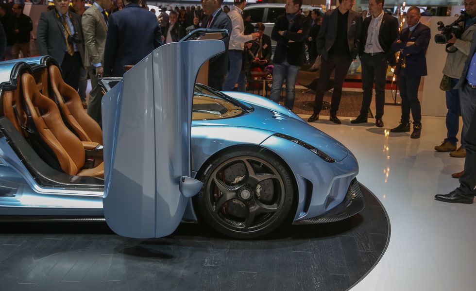 cua-xe-koenigsegg-regera.jpg