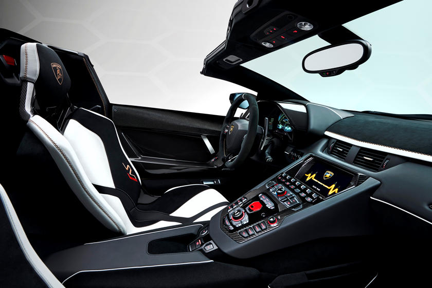 Lamborghini Aventador: Thông số, Bảng giá & Ưu đãi tháng 05/2023