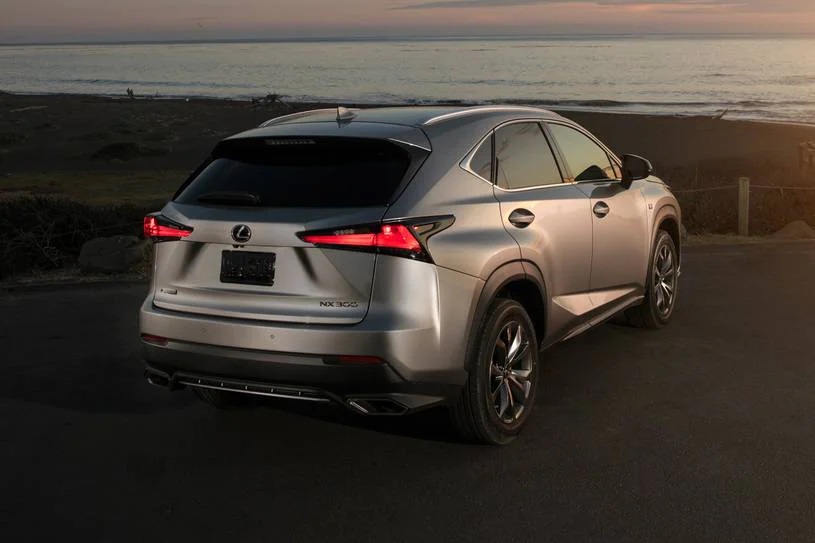 cum-duoi-xe-lexus-nx300-tinbanxe.jpg