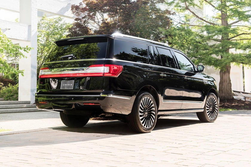 cum-den-sau-lincoln-navigator.jpg