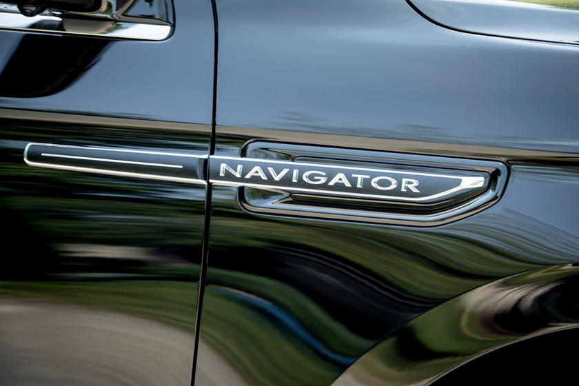 tay-nam-cua-lincoln-navigator.jpg