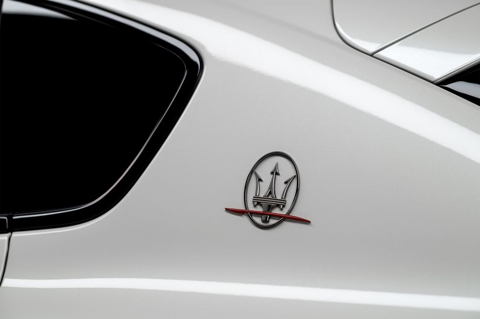 logo-bieu-tuong-maserati-ghibli-tinbanxe.jpg