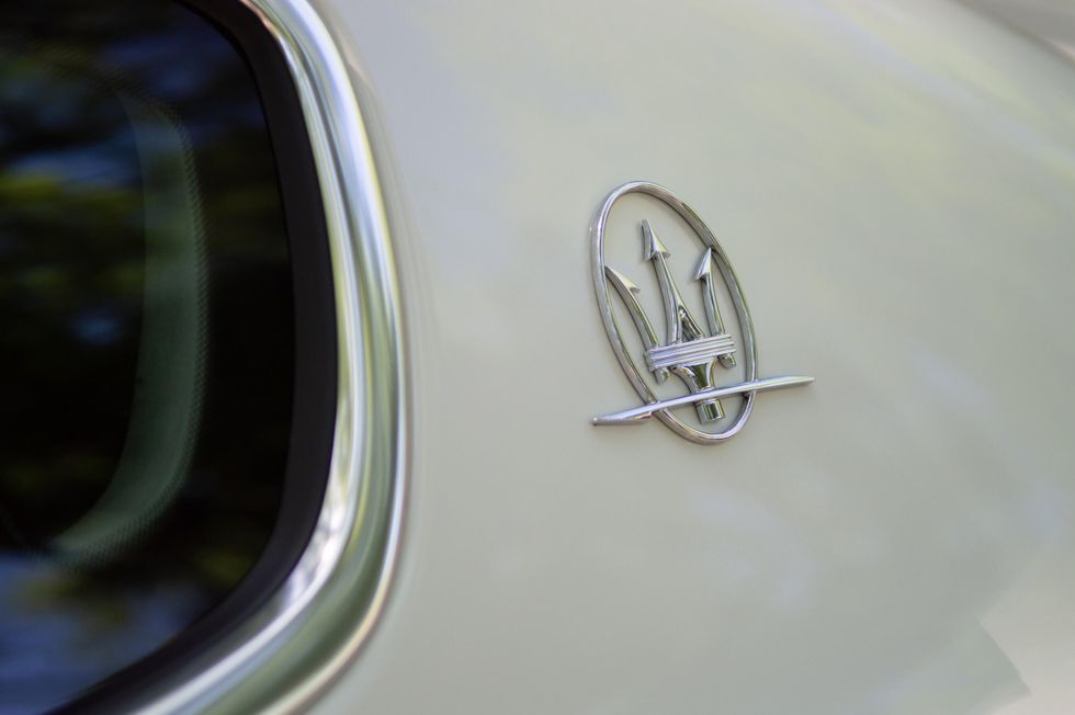 logo-bieu-tuong-maserati-quattroporte-tinbanxe.jpg