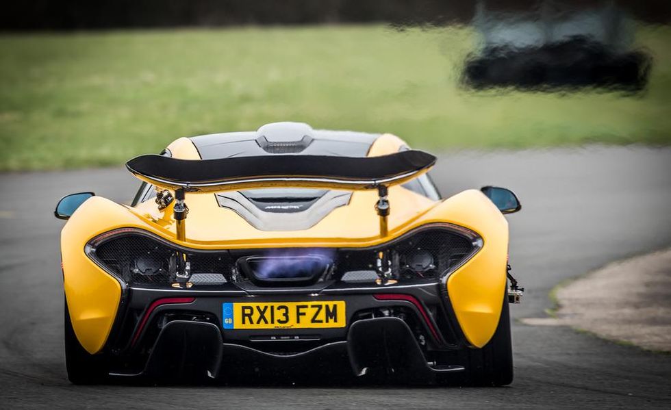 duoi-xe-mclaren-p1.jpg