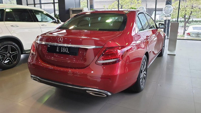 Mercedes E180: Thông số, Bảng giá & Ưu đãi tháng 02/2023